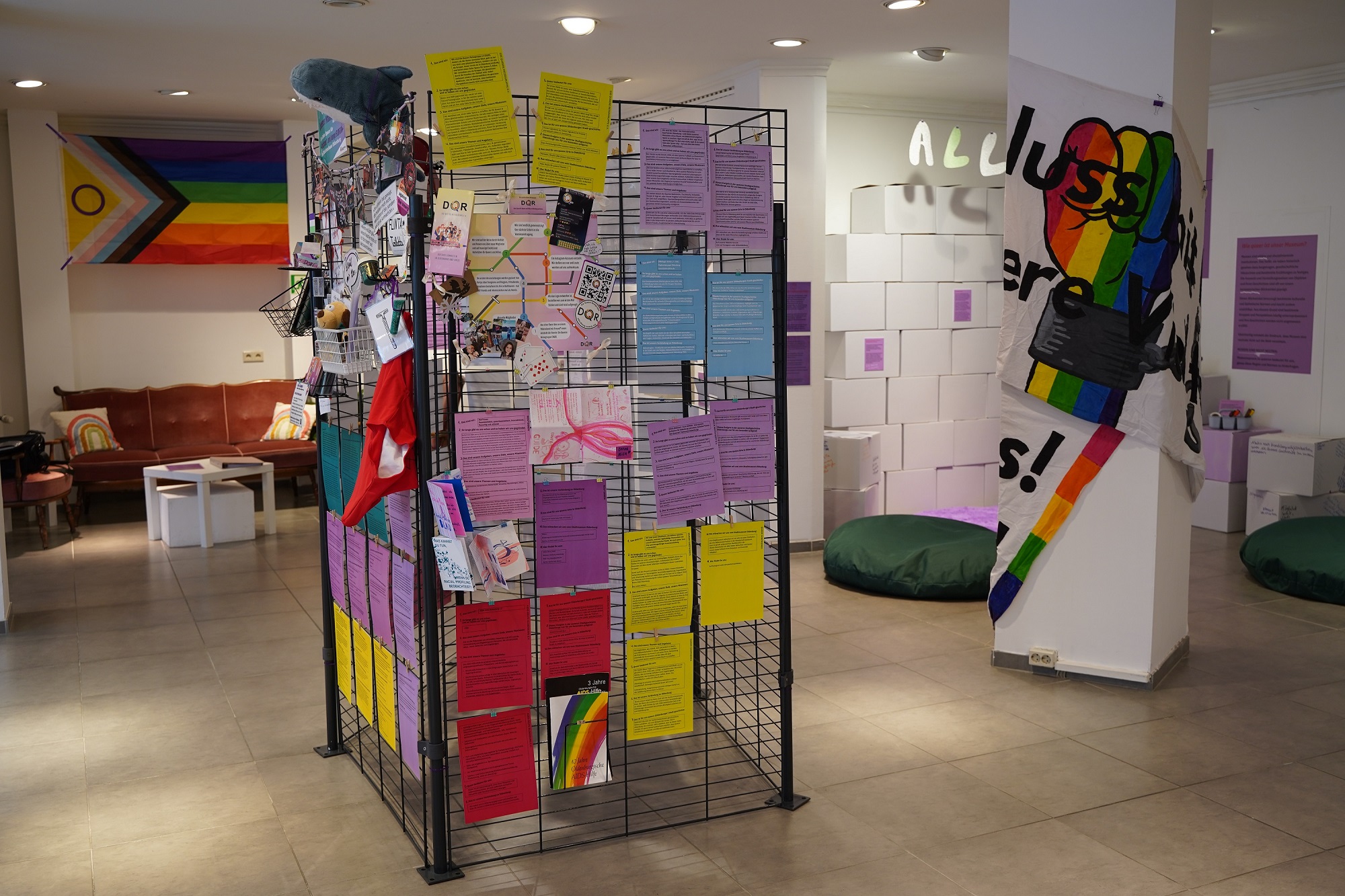 Blick in die Ausstellung Queer und von hier © Stadtmuseum Oldenburg