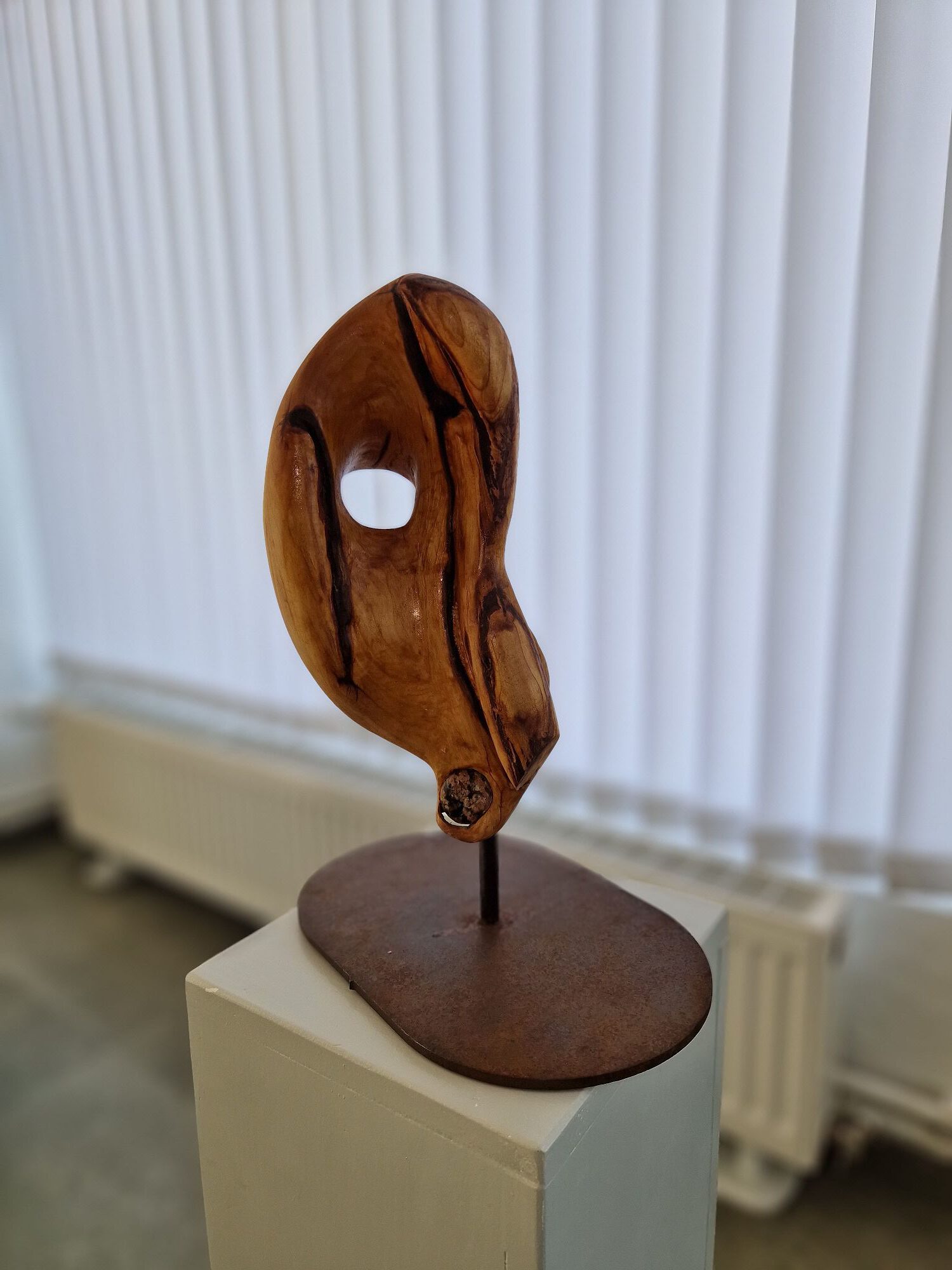 Skulptur aus Holz Dagmer Winzer "Kleine Linderung"